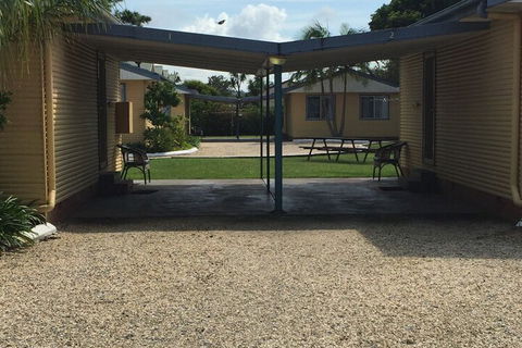 Park Beach Cabins - Mackay Tourism 4
