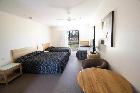 Tocumwal Golf Resort - Mackay Tourism 7