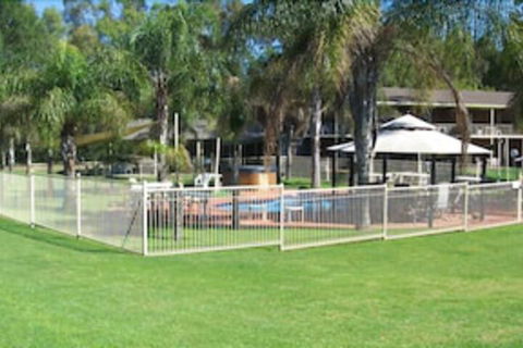Tocumwal Golf Resort - Mackay Tourism 3