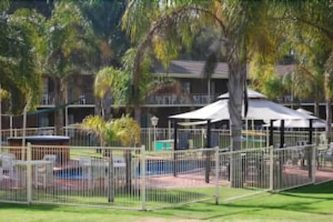 Tocumwal Golf Resort - Mackay Tourism 1