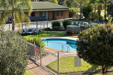Statesman Motor Inn - Mackay Tourism 1