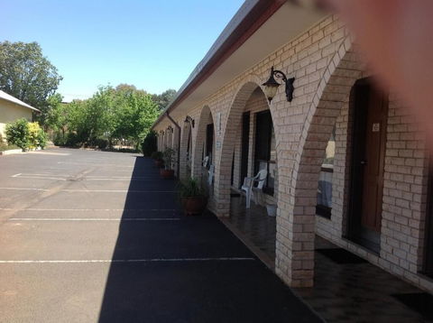 Forest Lodge Motor Inn & Restaurant - Mackay Tourism 2
