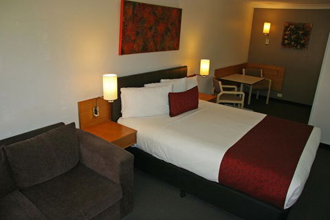 Hermitage Motor Inn - Mackay Tourism 6
