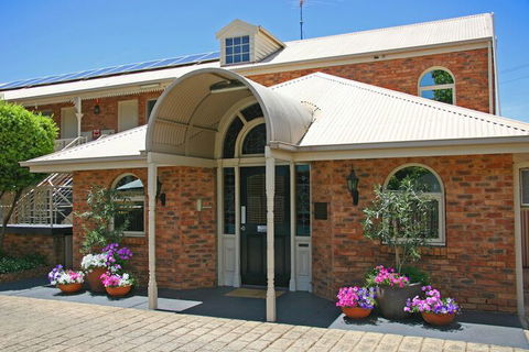 Hermitage Motor Inn - Mackay Tourism 5