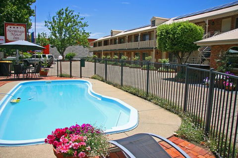Hermitage Motor Inn - Mackay Tourism 4