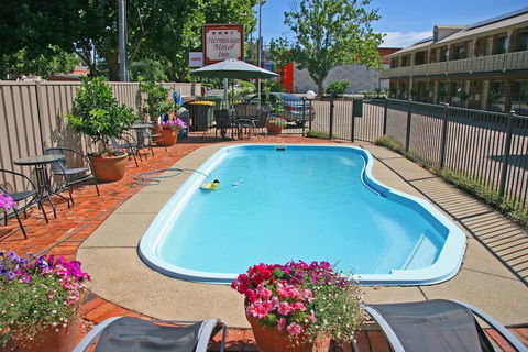 Hermitage Motor Inn - Mackay Tourism 3