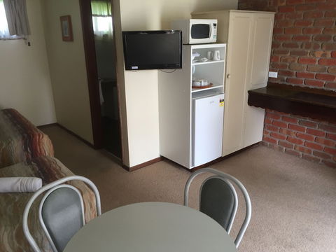 Woodmans Hill Motel - Mackay Tourism 5