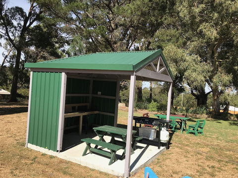 Woodmans Hill Motel - Mackay Tourism 0