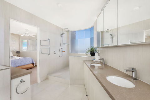Beachside Resort - Kawana Waters - Mackay Tourism 6