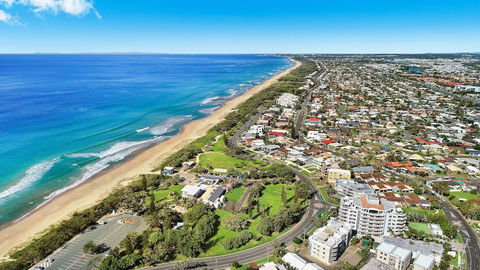 Beachside Resort - Kawana Waters - Mackay Tourism 1