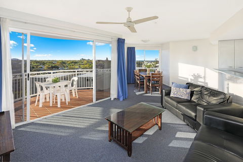 Beachside Resort - Kawana Waters - Mackay Tourism 5