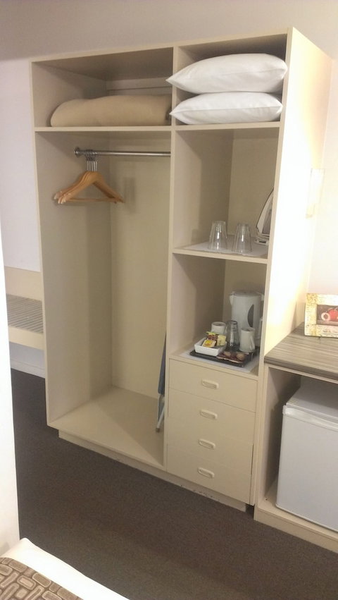 Lindy Lodge Motel - Mackay Tourism 3