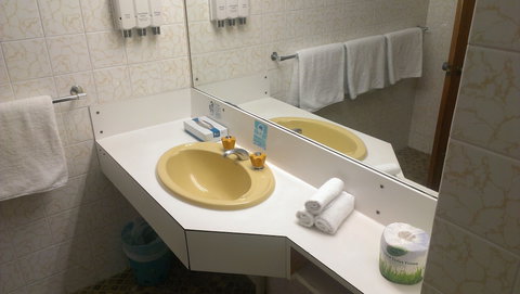 Lindy Lodge Motel - Mackay Tourism 6