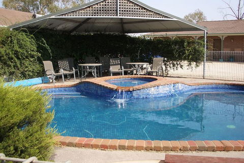 Arcadia Motor Inn - Mackay Tourism 6