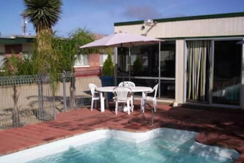 Corowa Motor Inn - Mackay Tourism 7