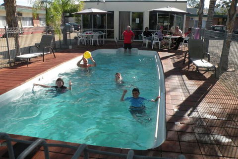 Corowa Motor Inn - Mackay Tourism 4
