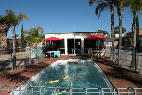 Corowa Motor Inn - Mackay Tourism 3