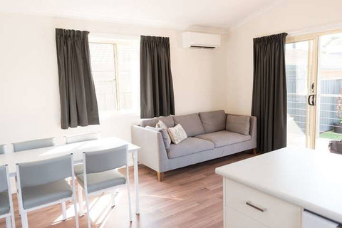 Ballarat Colonial Motor Inn & Apartments - Mackay Tourism 3