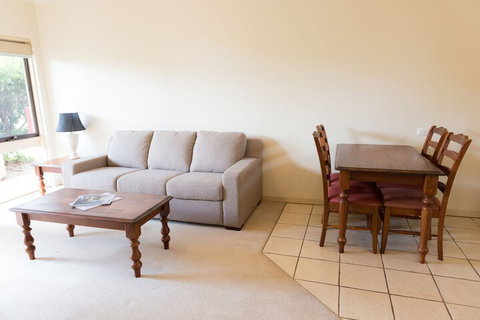 Ballarat Colonial Motor Inn & Apartments - Mackay Tourism 4