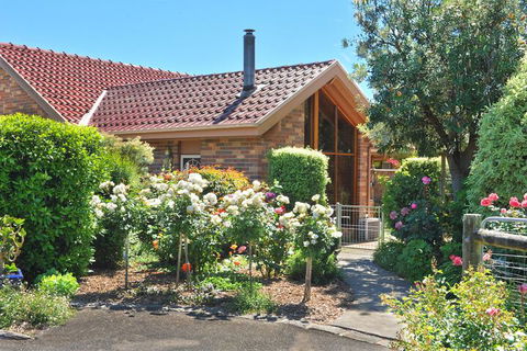 Langbrook Estate Cottages - Mackay Tourism 3
