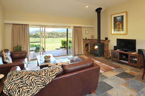 Langbrook Estate Cottages - Mackay Tourism 4