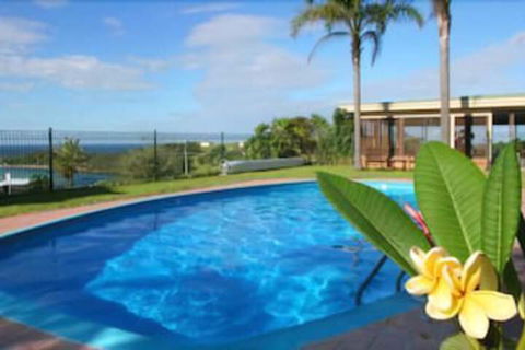 Whale Motor Inn And Restaurant - Mackay Tourism 1