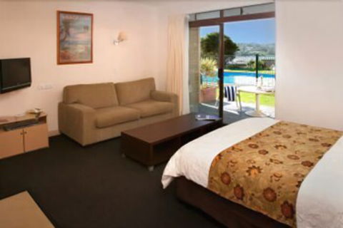 Whale Motor Inn And Restaurant - Mackay Tourism 4