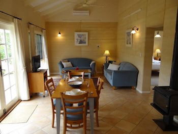 Big Brook Cottages - Mackay Tourism 3