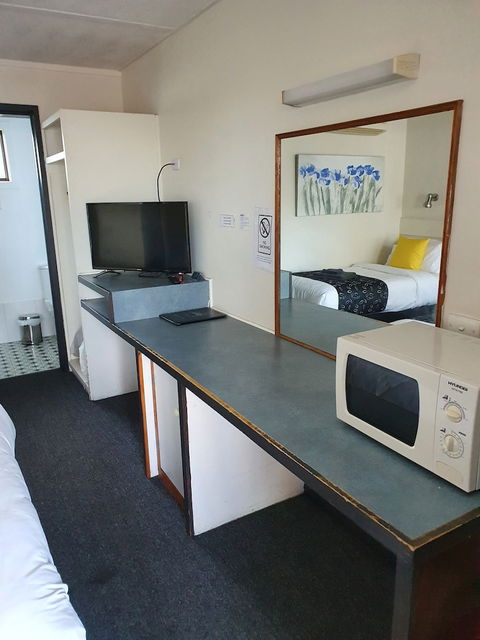 Budget On The Lake - Mackay Tourism 0
