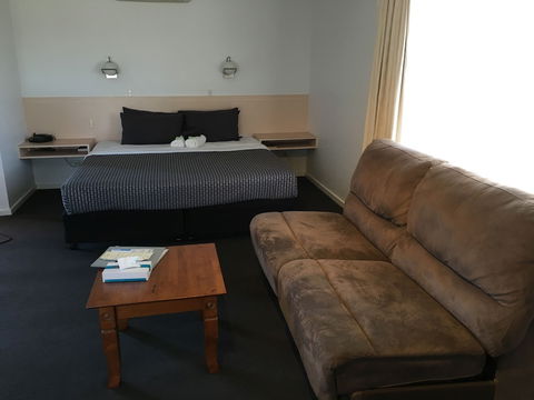 Budget On The Lake - Mackay Tourism 2