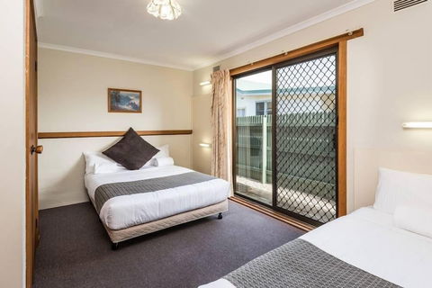 Lakes Jakaranda Holiday Units - Mackay Tourism 5