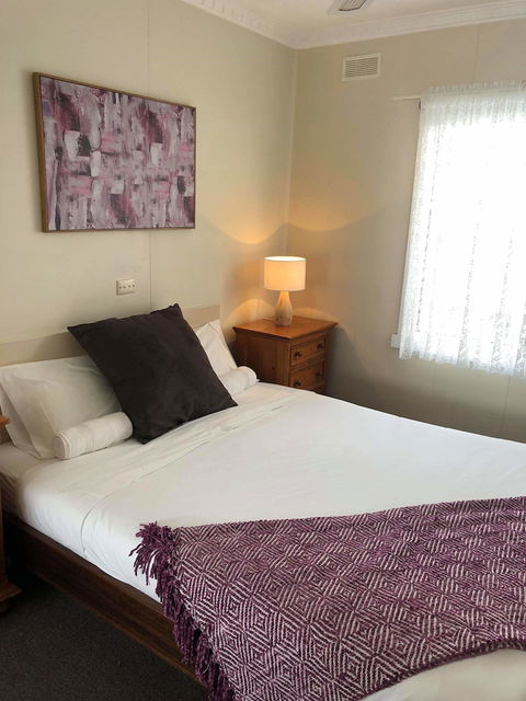 Lakes Jakaranda Holiday Units - Mackay Tourism 1