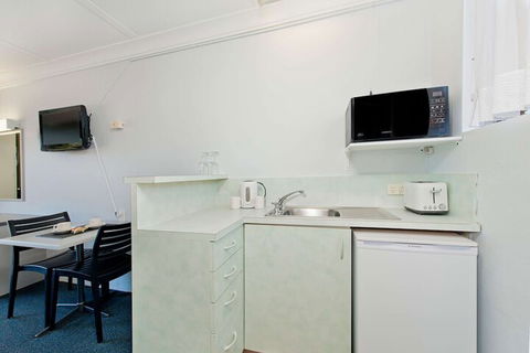 Haven Waters Motel & Apartments - Mackay Tourism 4
