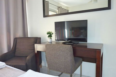 Jadran Motel & El Jays Holiday Lodge - Mackay Tourism 6