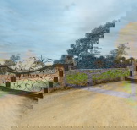 Outlook Hill Vineyard Cottages - Mackay Tourism