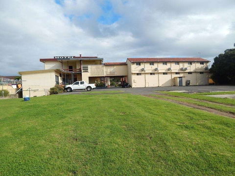 Nowra Motor Inn - Mackay Tourism 1