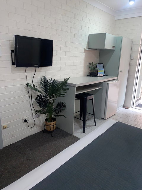 Beach Park Motel - Mackay Tourism 0