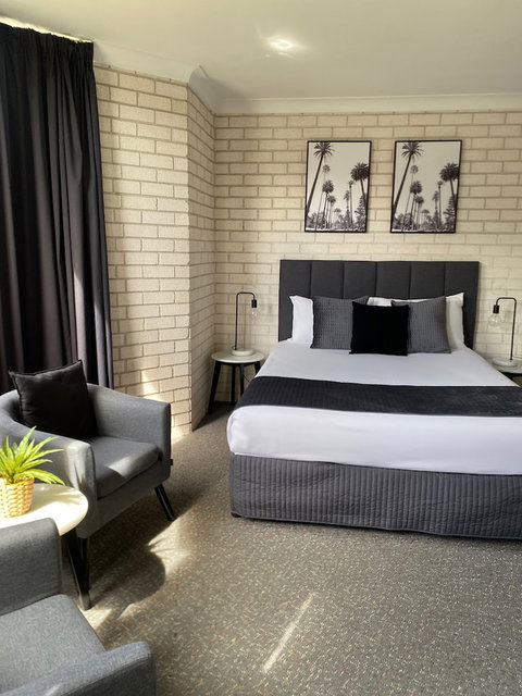 Beach Park Motel - Mackay Tourism 5