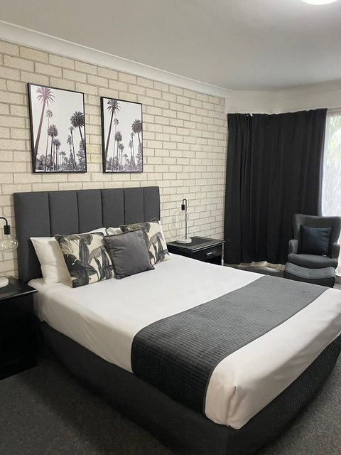 Beach Park Motel - Mackay Tourism 3