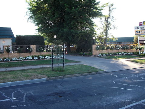 City Park Motel & Apartments - Mackay Tourism 0