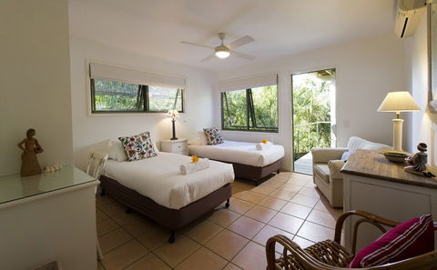 The Retreat Beach Houses - Mackay Tourism 5