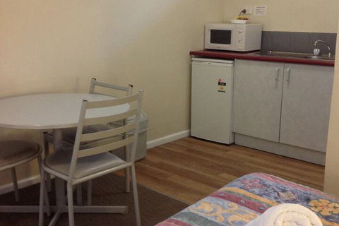 Farnboro Motel - Mackay Tourism 7
