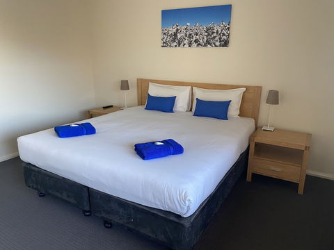 Bishop's Lodge Motor Inn - Mackay Tourism 5