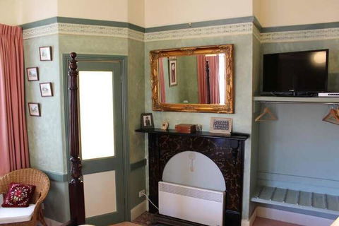Ross B&B Accommodation - Mackay Tourism 7