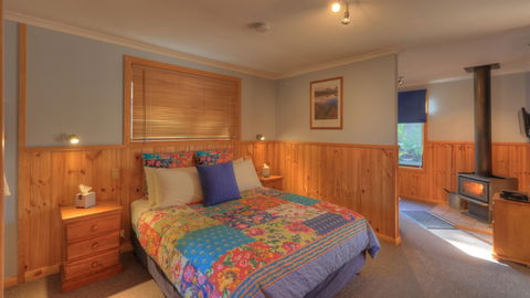 Derwent Bridge Chalets & Studios - Mackay Tourism 1