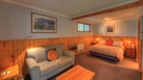 Derwent Bridge Chalets & Studios - Mackay Tourism 5
