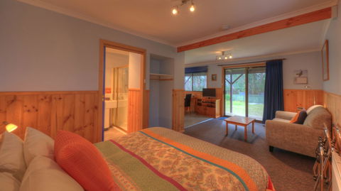Derwent Bridge Chalets & Studios - Mackay Tourism 6