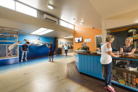 Port Lincoln YHA - Mackay Tourism 1