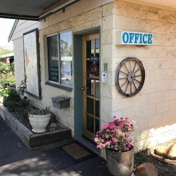 Oasis Motel Peak Hill - Mackay Tourism 0