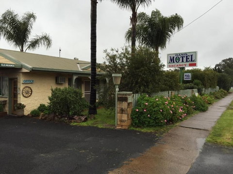 Oasis Motel Peak Hill - Mackay Tourism 5